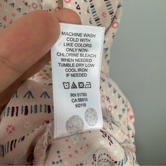 Maurices Sleeveless Blouse Top Womens L Light Pink Relaxed Fit V-Neck Boho EUC - Picture 10 of 10